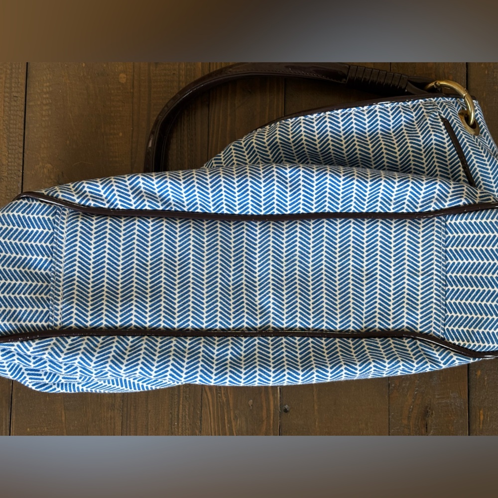 AME & LULU Active Lifestyle Hobo Tote Athletic Bag - Picture 8 of 8